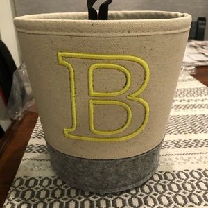 NWT Thirty-One Felt Hanging Bin, with yellow B